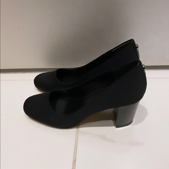 Donald Pliner Pump - Picture 2 of 4